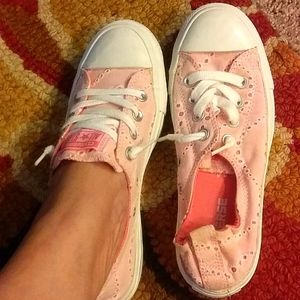 Converse  light Pink size 7 worn once too small.Chucks